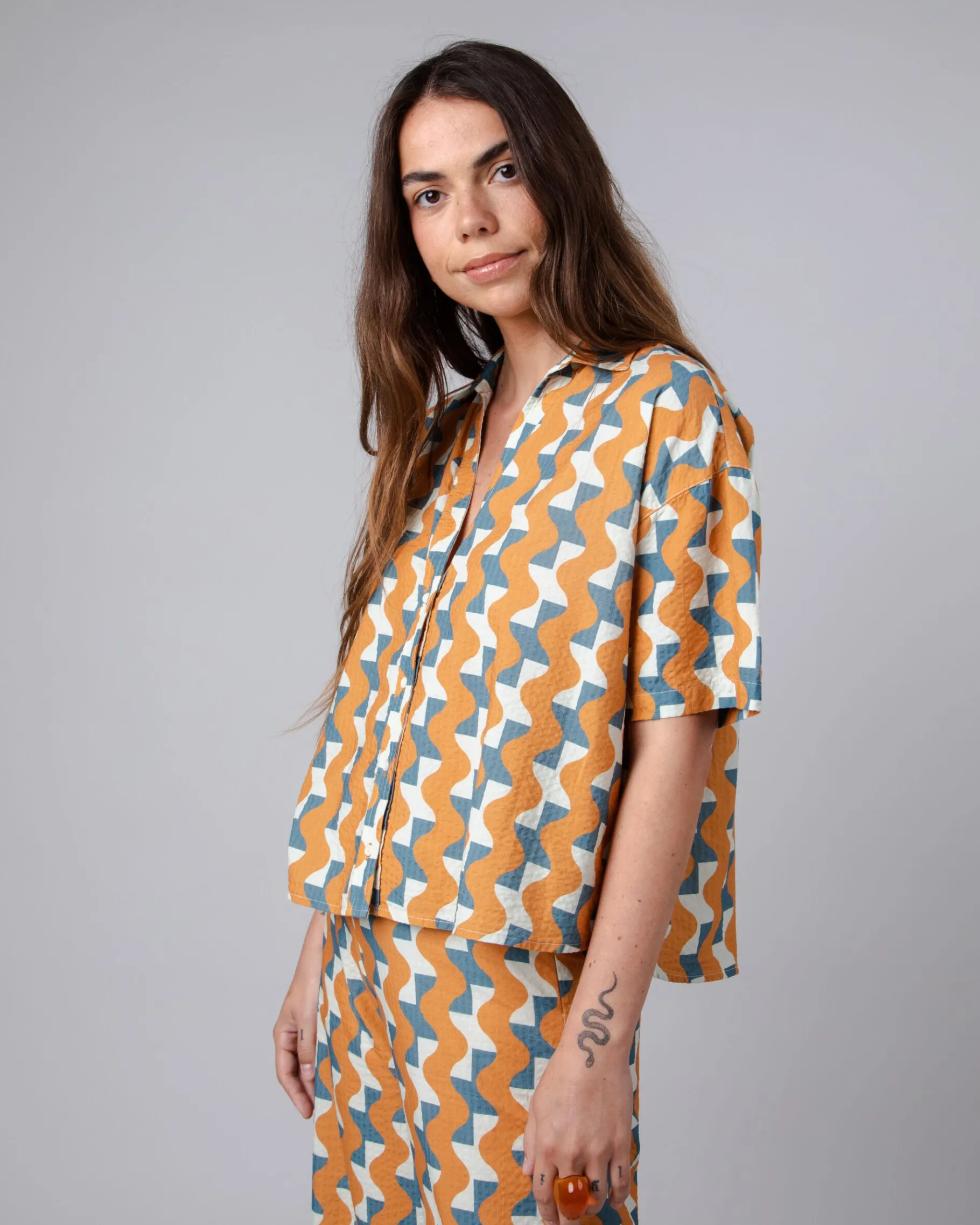 Big Tiles Oversize Cropped Bluse Ockre-Brava Fabrics Online