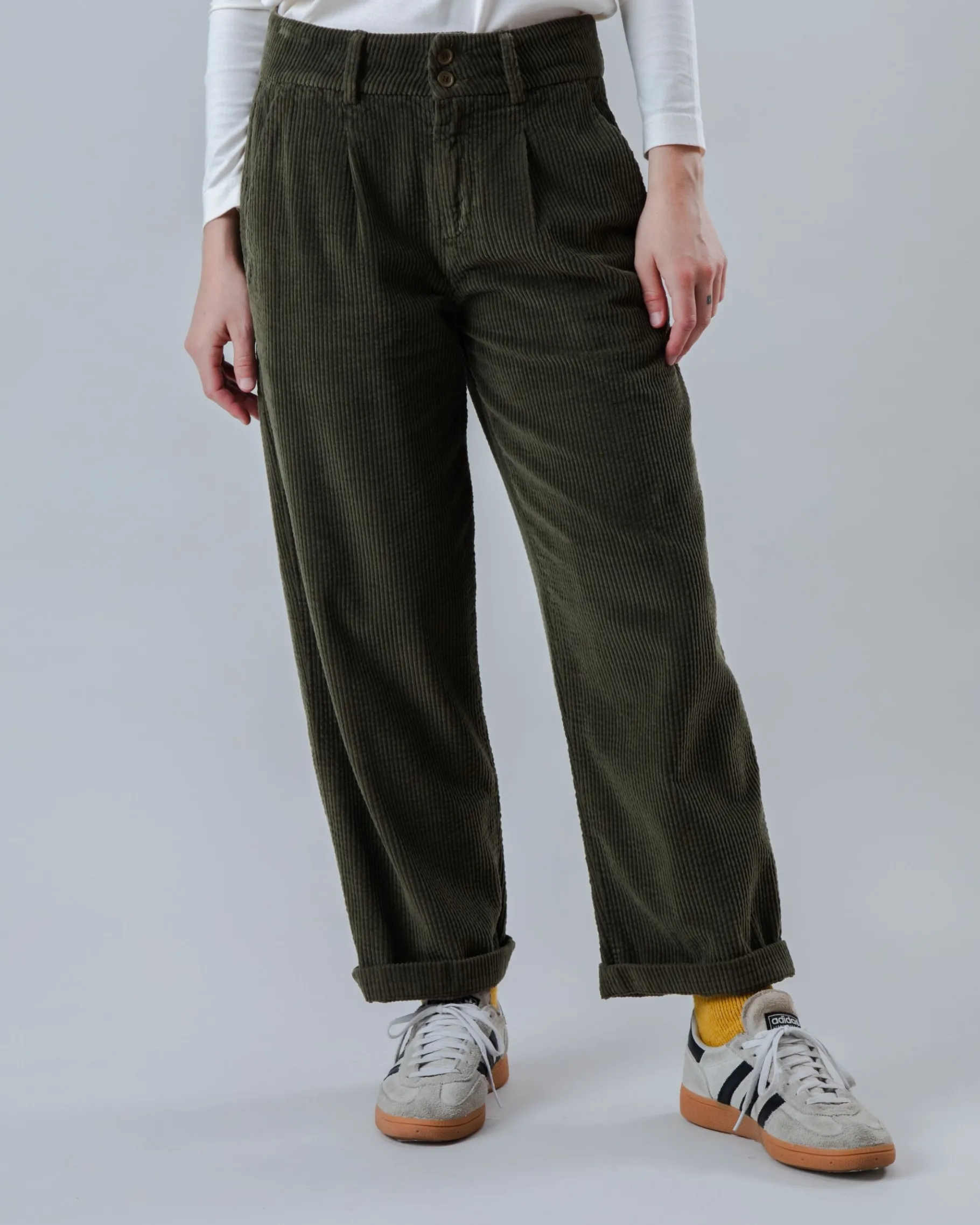 Cordhose mit Falten in Stein Grün-Brava Fabrics Online